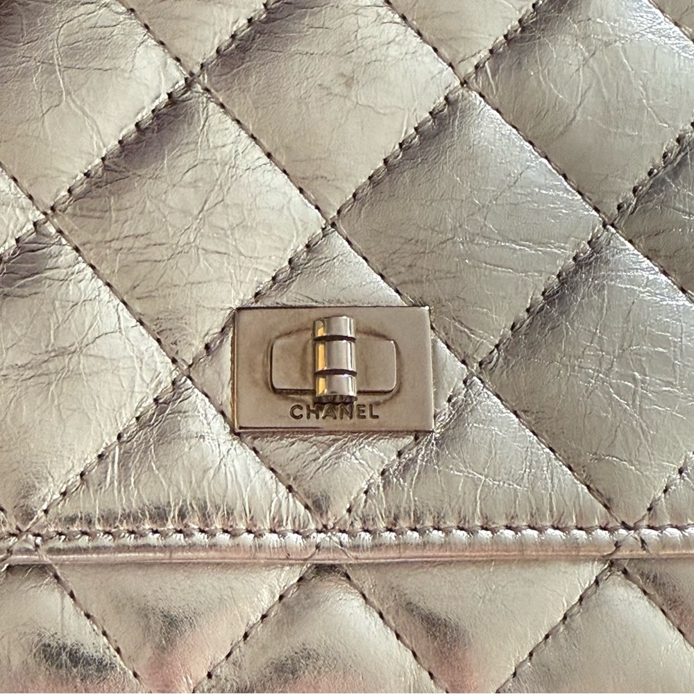 CHANEL Reissue 2.55 WOC Metallic Silver - Picture 10 of 14